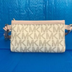 Michael Kors FANNY PACK 🥰  Bran new whit tags